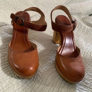 FRYE retro platform sandals
